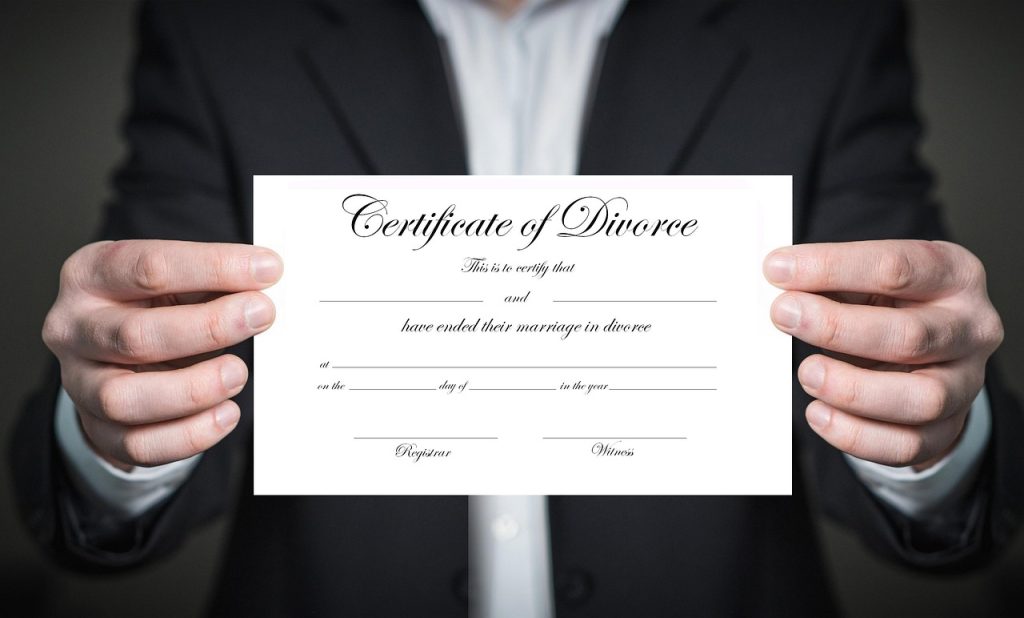 how to change last name after divorce