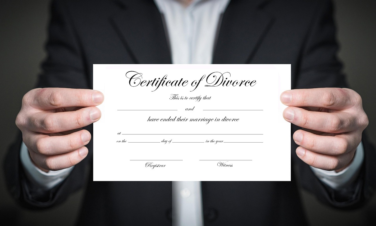 how to change last name after divorce